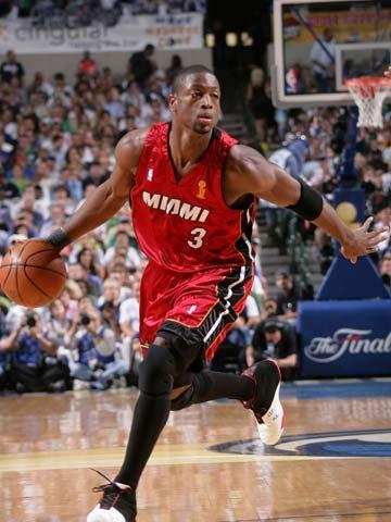 裁判成了最忙的人（全场最忙的是裁判）