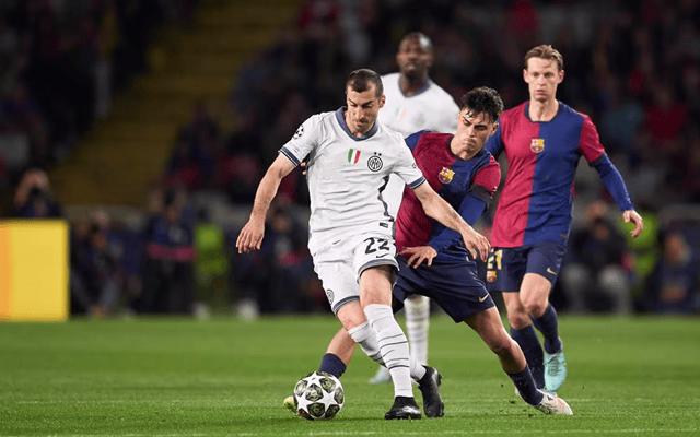 情绪不佳，吉拉西在下半场被换下时拒绝与主教练科瓦奇握手（情绪不悦，吉拉西下半场被换下时拒绝与主帅科瓦奇握手）