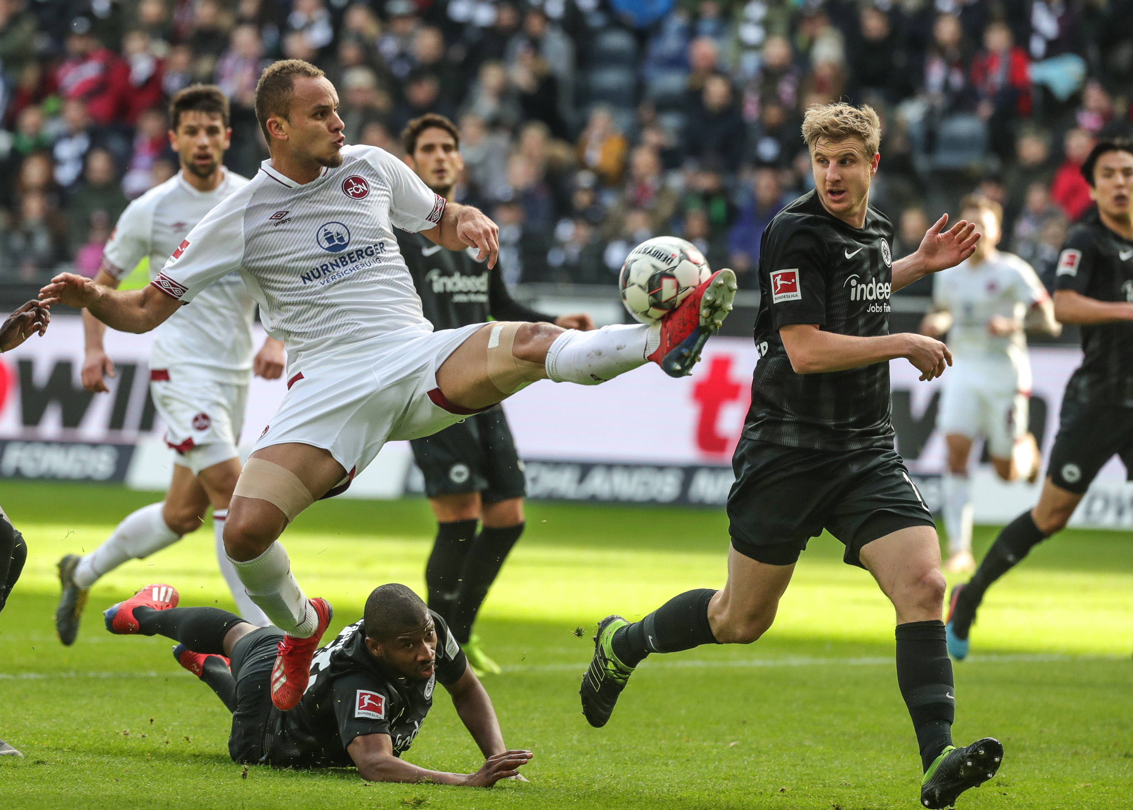 奥尼尔：东契奇没速度没爆发力但总能把对手打爆，我不懂（奥尼尔：东契奇速度爆发力普通却屡屡打爆对手，让我难以理解）