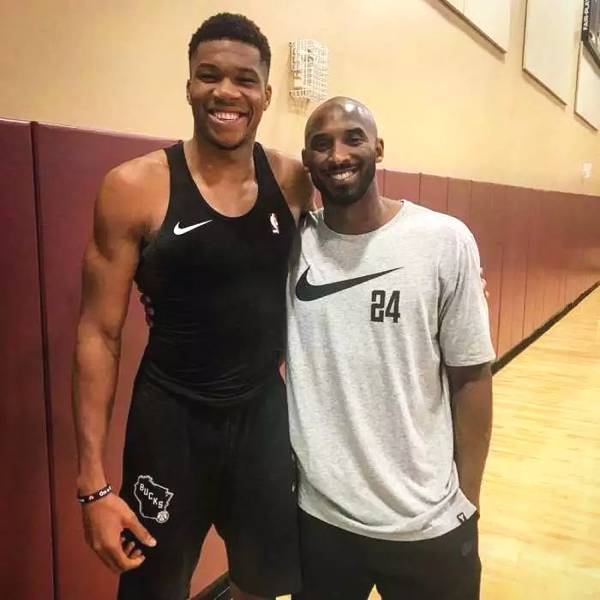 33岁的老将竟然出战CBA潜力赛，备受期待的赛事却变成了三分训练（33岁老将现身CBA潜力赛，期待之战竟成三分投篮表演）