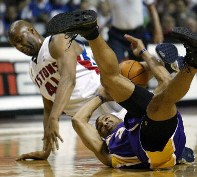 圆神闪击难救主，费兰半场帽子戏法，巴萨5-3贝蒂斯豪取六连胜（圆神闪击未能救主，费兰半场戴帽，巴萨5-3贝蒂斯豪取六连胜）