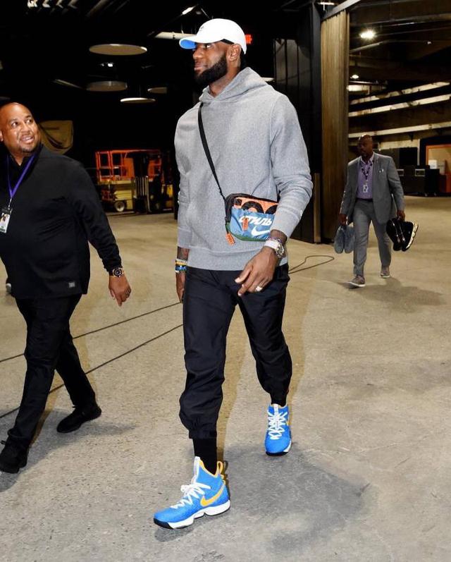 孔萨：凯恩给球队设立标准，那自然而然会激励我们（孔萨：凯恩为球队树立标杆，自然而然激励全队）