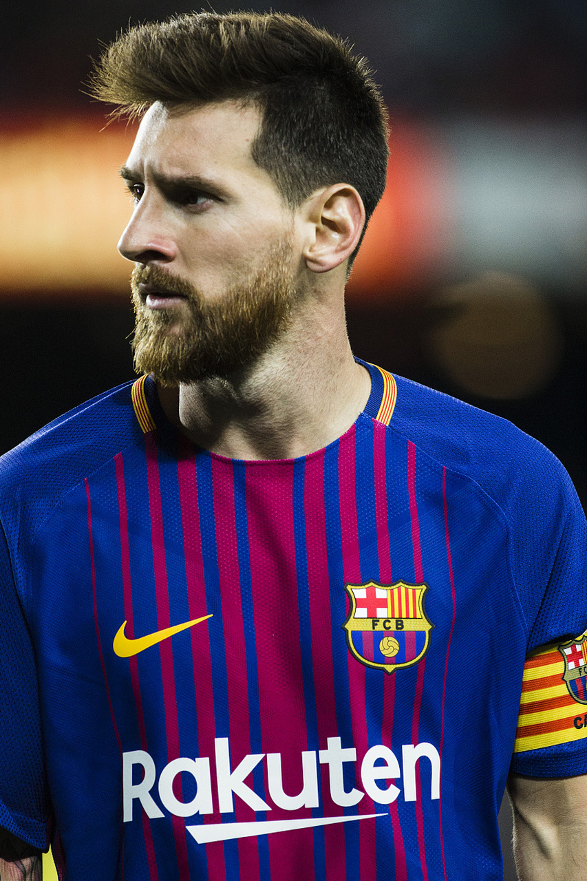 杰伦·布朗：我的发际线粉叫冠军印记 你们粘上应该感谢我（杰伦·布朗笑言：我头上彩屑是冠军印记，你们沾上还得感谢我）