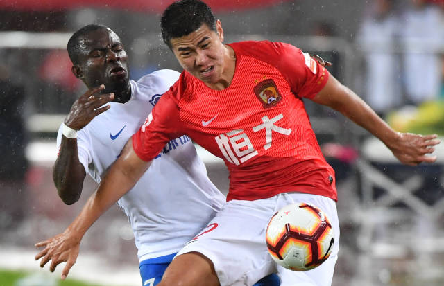 晚邮报：国米关注迈尼昂合同情况，考虑在明年夏天将其引进（晚邮报：国际米兰关注迈尼昂合同动向，明夏或尝试签下他）