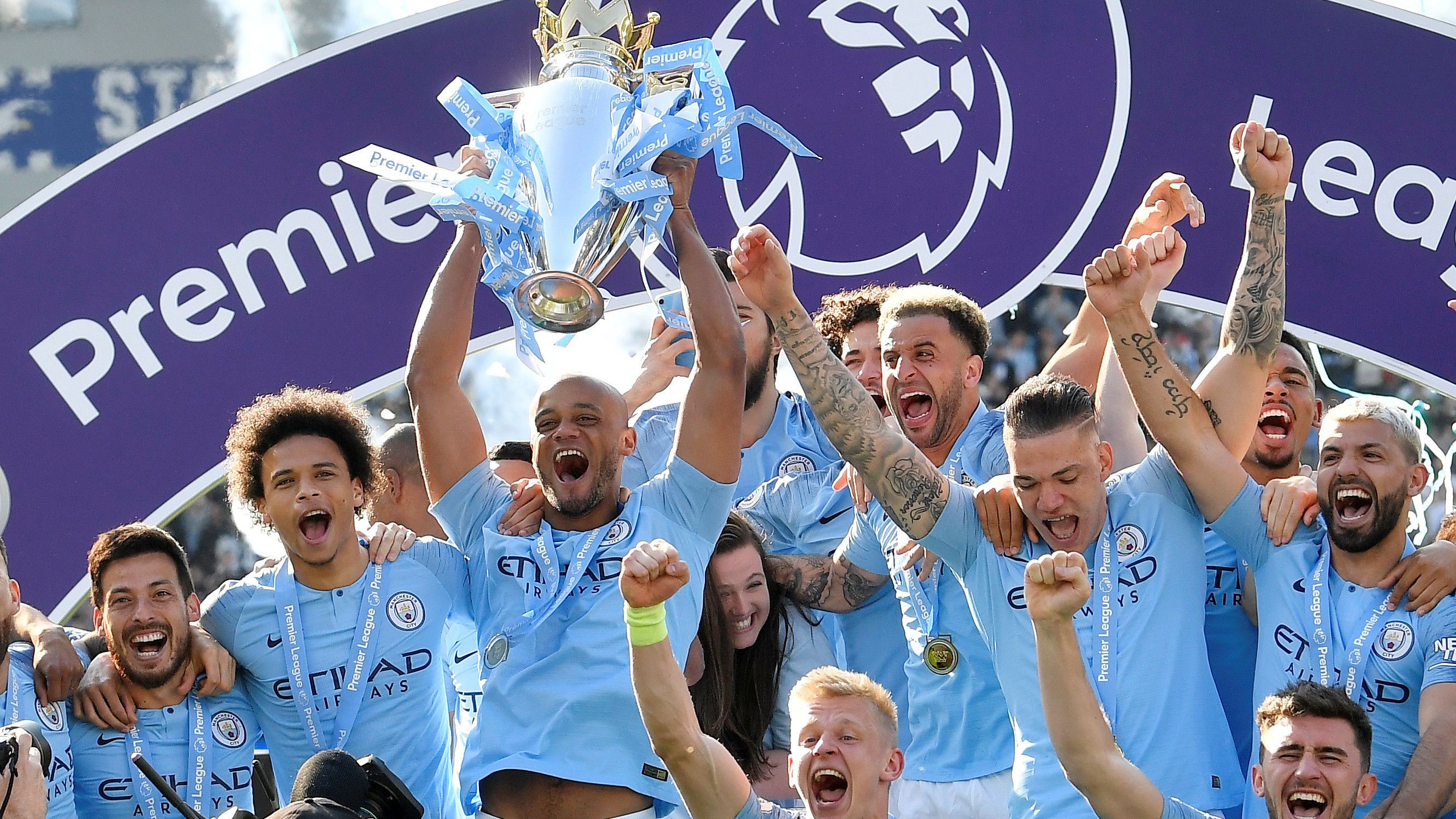 麦迪一家庆祝圣诞，夫妻感情好，女儿大学毕业，儿子也爱篮球（麦迪一家欢度圣诞：夫妻恩爱，女儿大学毕业，儿子酷爱篮球）