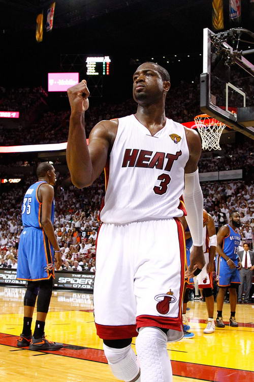 印媒：梅西印度行组织者被控8项罪名，被判决拘留14天（印媒称梅西访印活动组织者涉8项罪名，已被下令拘留14天）