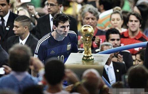 能否说明问题？74611人现场观看英格兰女足vs中国女足热身赛（74611人到场观看英格兰女足对中国女足热身赛，这一数字说明了什么？）