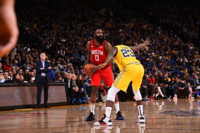 巴萨官方：欧冠对法鹰将检查穿客队球衣者身份，排除非法购票（巴萨官宣：欧冠战法鹰将核验穿客队球衣者身份，严查非法购票）