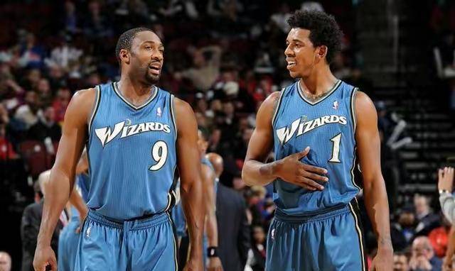 镜报：英超俱乐部密切关注维尼修斯，曼联利物浦都曾对他有意（镜报：英超多队关注维尼修斯，曼联、利物浦均曾有意）