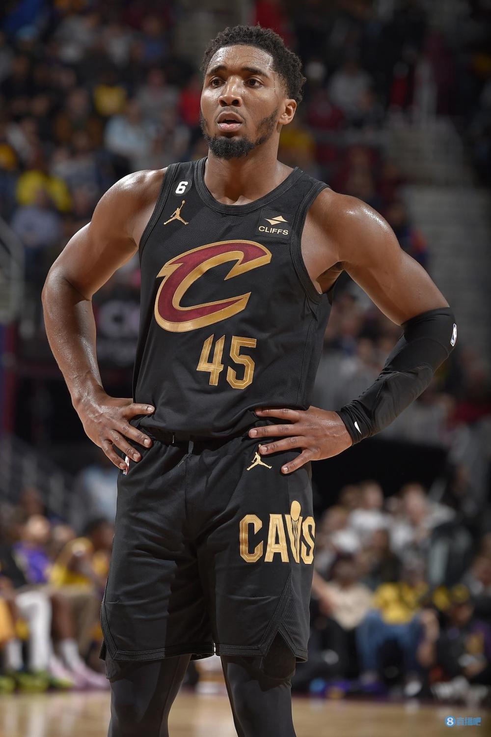 我是个初中生，我的生活是被足球，学习和说唱填满的...（初中生的我：足球、学业和说唱填满每一天）