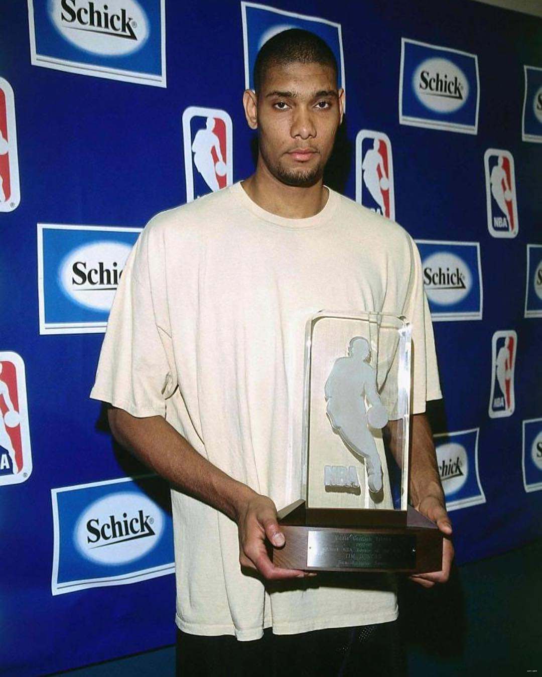 巴西男篮打出团队篮球（巴西男篮展现团队篮球风采）