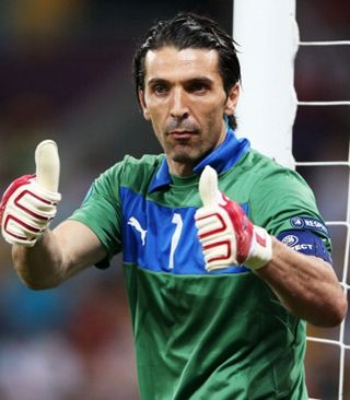 热闻｜独造3球，姆巴佩超越哈兰德独享五大联赛第一！皇马客场3-0毕尔巴鄂（姆巴佩独造三球力压哈兰德登顶五大联赛，皇马客场3-0击败毕尔巴鄂）