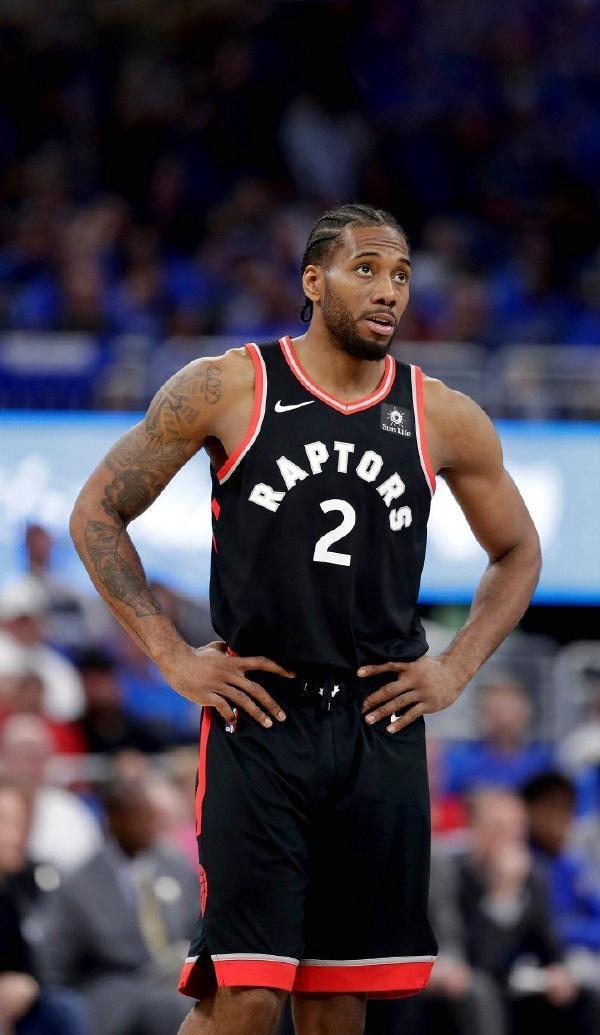 每体：一名巴萨球迷因点燃焰火导致公交车起火被逮捕（每体：巴萨球迷燃放焰火致公交起火，已被警方拘捕）