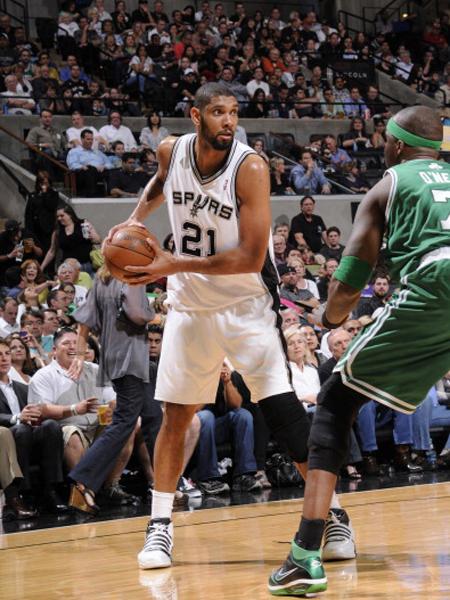 曼联平六轮未胜伯恩茅次，下轮将迎战状态火热的维拉（曼联战平伯恩茅斯，联赛六轮不胜，下轮将对阵状态火热的维拉）