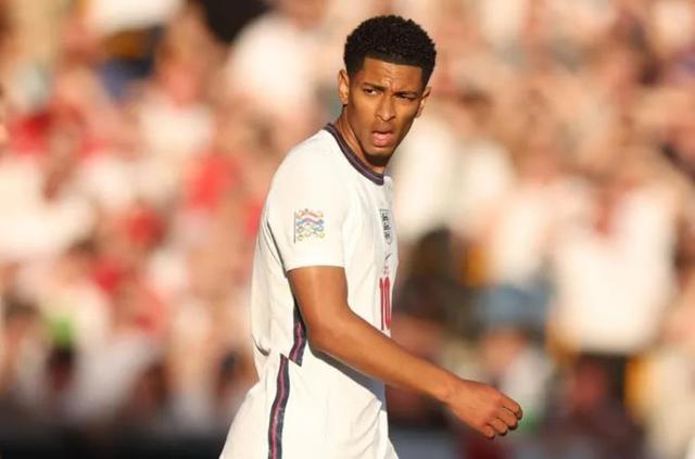 皇马欧冠点球争议 再好的VAR背后也是人操控（皇马欧冠点球风波：再先进的VAR也难避人为因素）