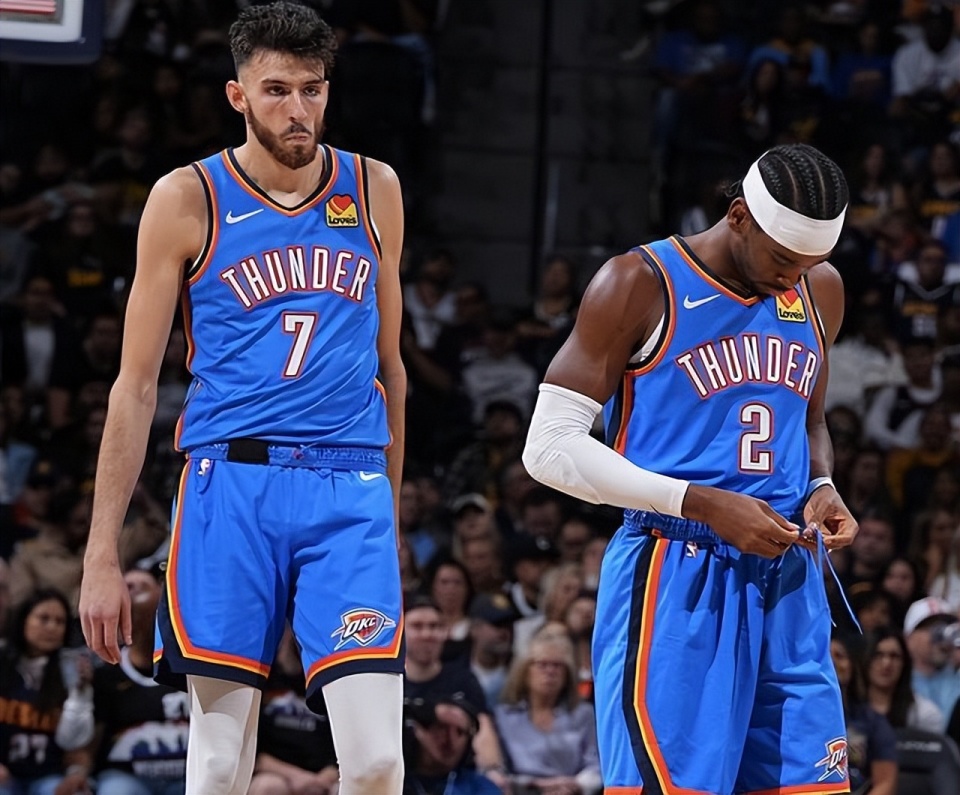 SGA场均正负值+14.96，超过2016年的库里和追梦（SGA场均+／-值+14.96，压过2016年的库里与追梦）