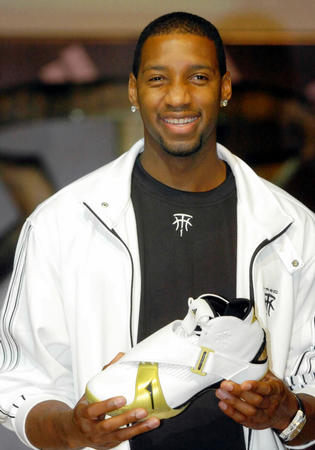 足协杯决赛门票共3.2万张，分区可能会根据售票情况调整（足协杯决赛投放3.2万张门票，分区将随销售情况动态调整）