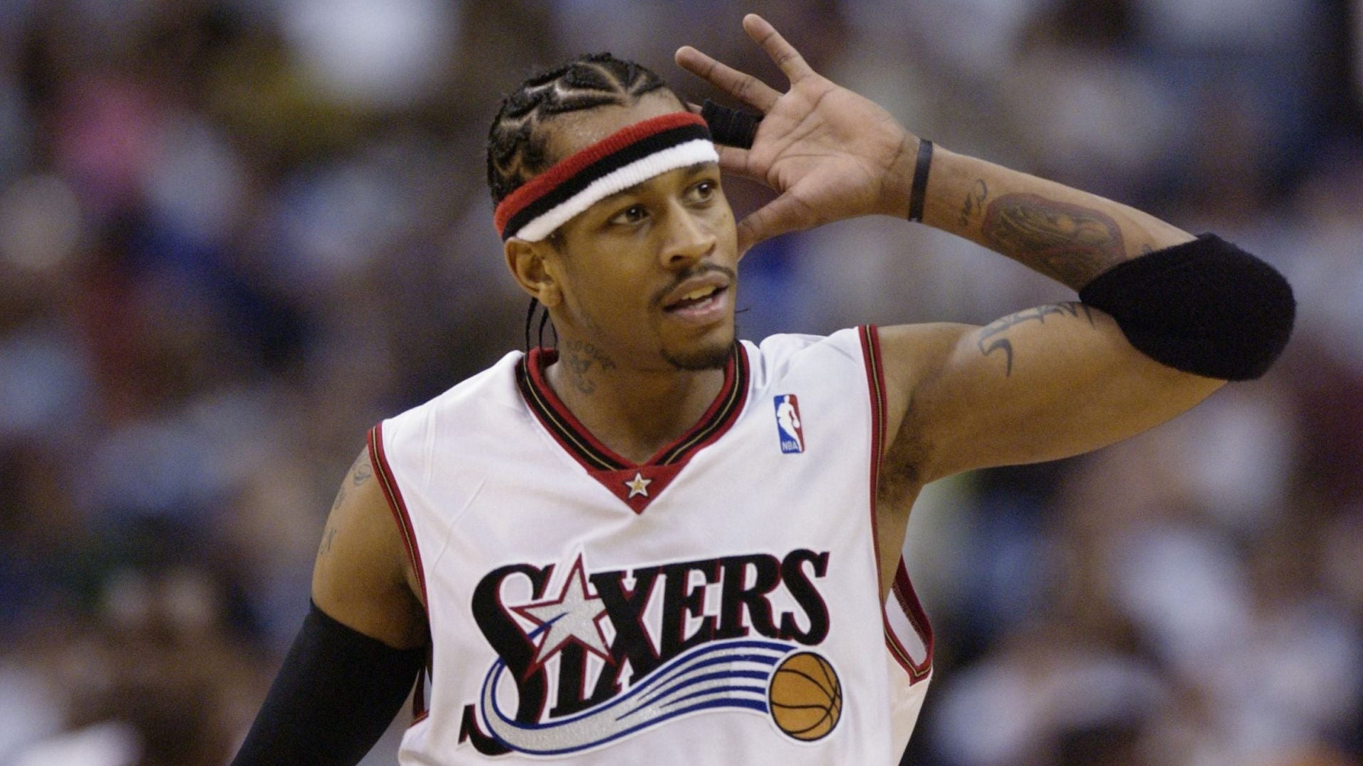 独行侠半场11次失误落后76人，浓眉高效14分8篮板（独行侠半场出现11次失误暂落后76人，浓眉高效砍下14分8篮板）