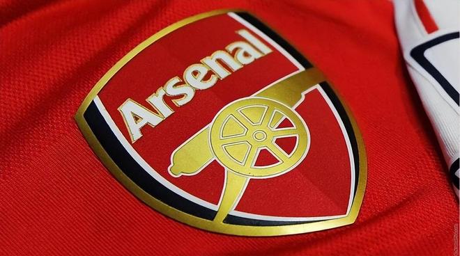 内线予取予求！小杰克逊半场高效砍下17分7篮板（内线无人可挡！小杰克逊半场高效斩获17分7篮板）