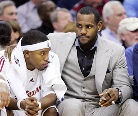 CBA：辽宁大胜山东 外援联手爆发（CBA：辽宁狂胜山东，双外援合力发威）