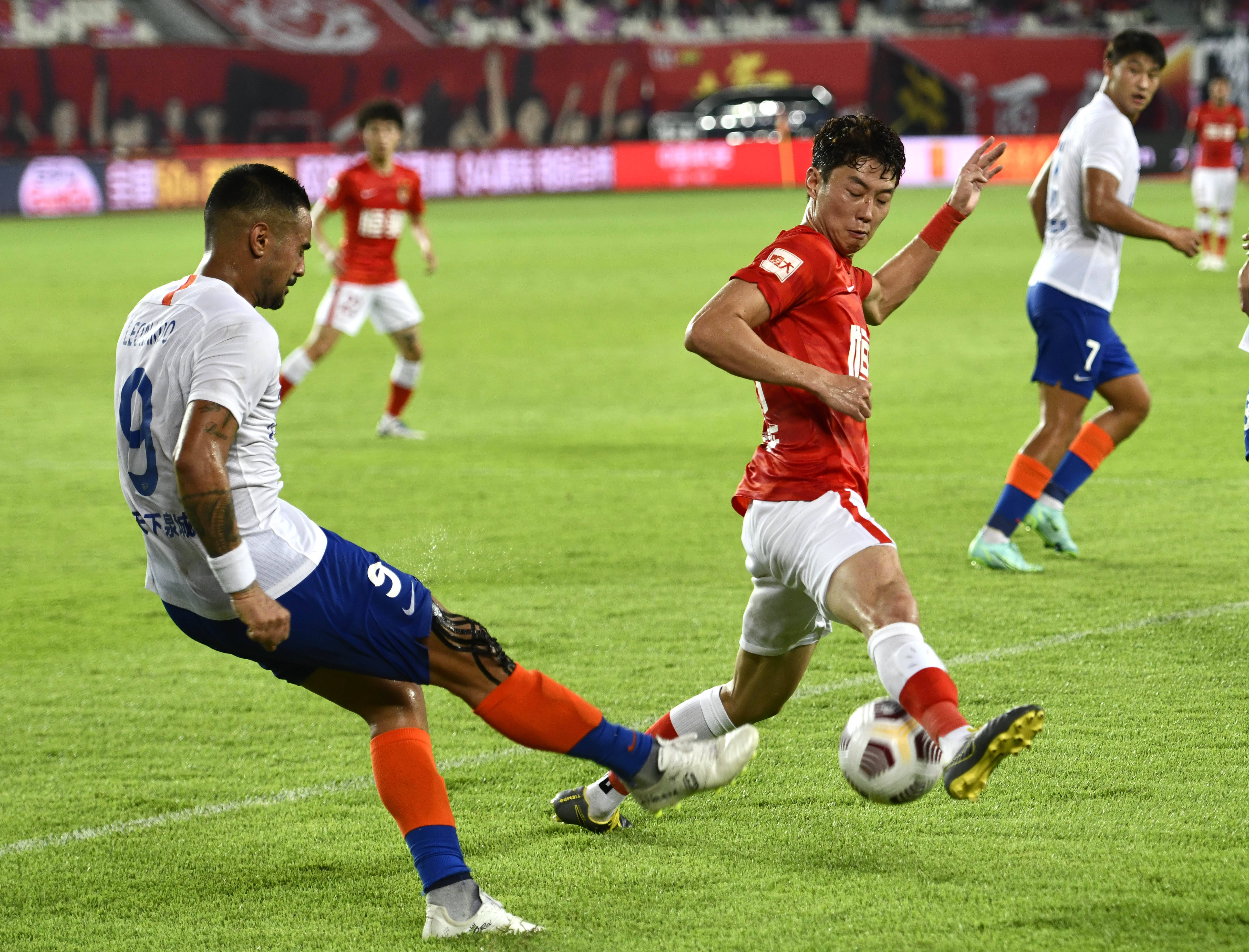 NBA：马刺惨遭连败 文班亚马表现亮眼（NBA：马刺苦吞连败，文班亚马高光发挥）