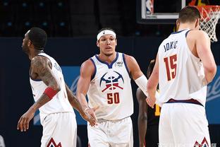 起伏太大！凤凰首节36分&第二节仅得12分，半场落后4分（凤凰状态过山车：首节36分、次节仅12分，半场落后4分）